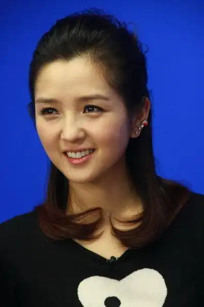 超女何洁目前状况(何洁桃花情史完整版)