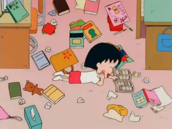 小丸子的房间乱乱的又很温馨