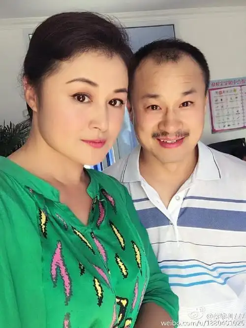 王老七和谢大脚,这个美颜有点过了.