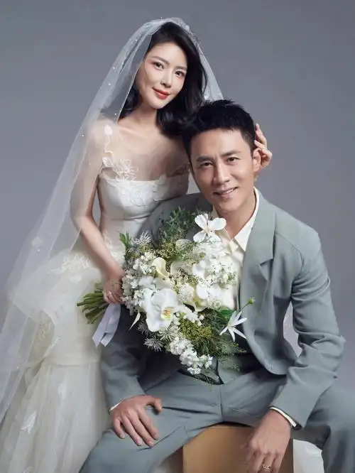 一专属修片·全球国际婚纱品牌任你选/独立化妆间/下午茶#明星婚纱照