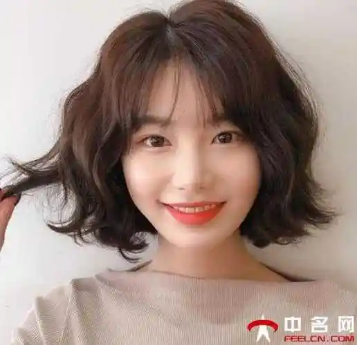 最火短发卷发发型2021高级又大气的的卷发发型