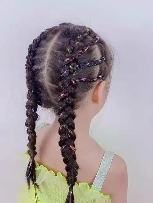 小女孩发型简单扎法,酷酷的彩绳拳击辫,就是有点费时间-度小视