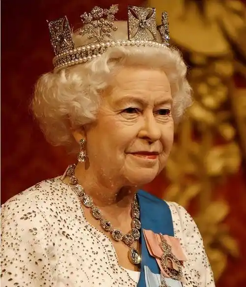 5斤,丈夫跪地宣誓忠诚,相伴73年_菲利普_伊丽莎白女王_一生