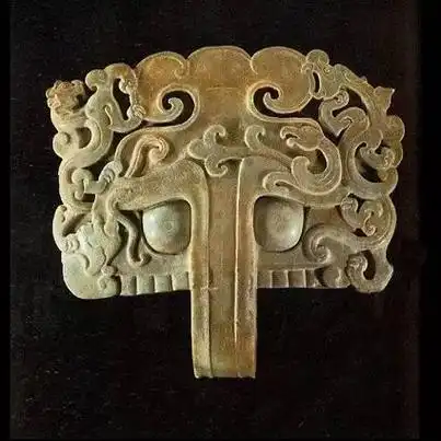 在纹样构成中起着加强力量感,运动感和速度感的作用,增强了汉代云气纹