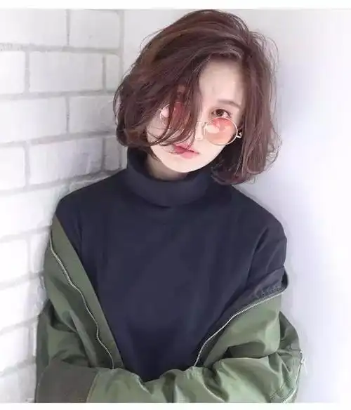 发型美不美,染对发色最重要!