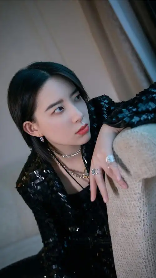 李斯丹妮个性时尚写真手机壁纸