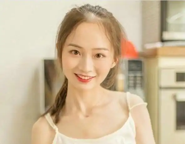 中分发型扎马尾刘海怎么弄