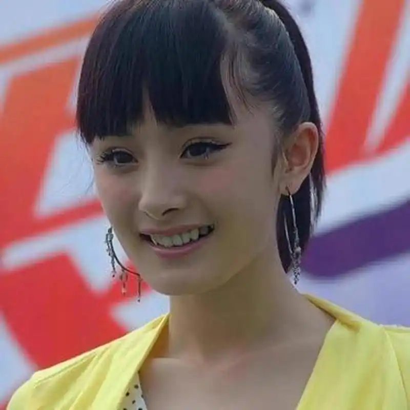 杨幂以前的老照片和现在比较, 还是可以看出现在的高科技有多厉害!