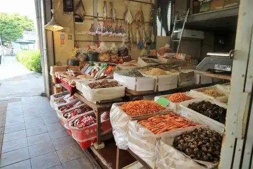 广州最大的海鲜干货批发市场就藏着这条不到一公里的路上