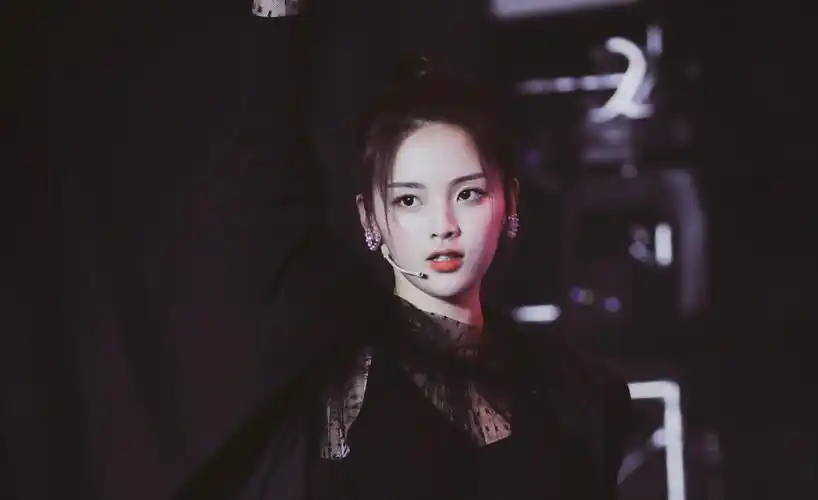 创造101杨超越图片壁纸手机版_发型图片