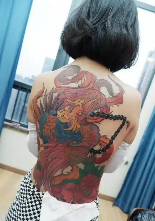 满背凤凰纹身图片背部新传统纹身图案