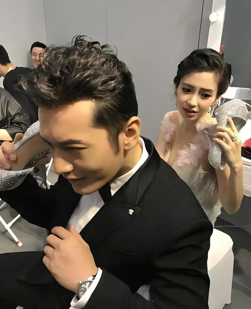 杨颖生日晒全家福,7岁儿子小海绵首露正脸,黄晓明影坛再获殊荣 经过几