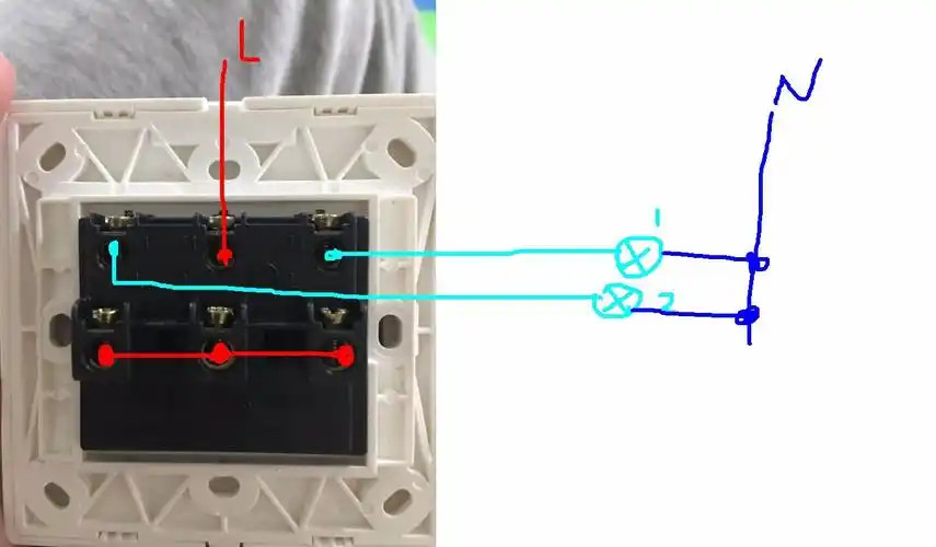lonon 三开关接线, 左右两个开关分别控制两个灯,中间开关可以同时