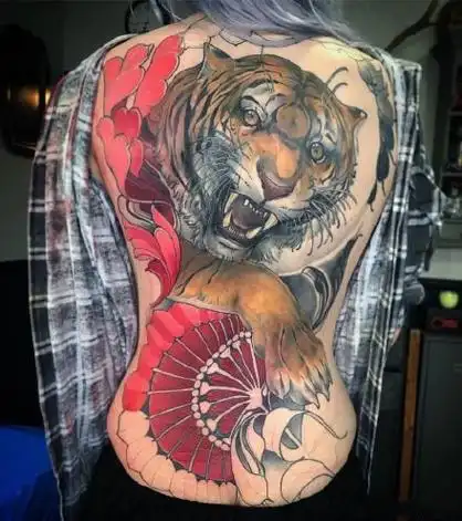 大满背的上山虎和下山虎纹身作品图案(6/9)