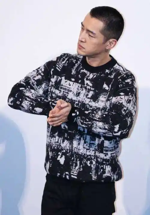 胡歌剪寸头胡歌剪寸头怎么回事胡歌为什么剪寸头照片曝光还是很帅胡歌