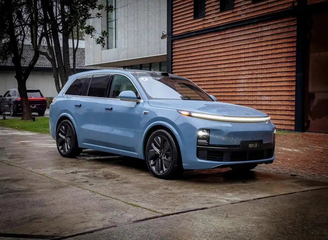 售价35.98万起,理想l8正式发布,入门即高配,零百加速5.3秒