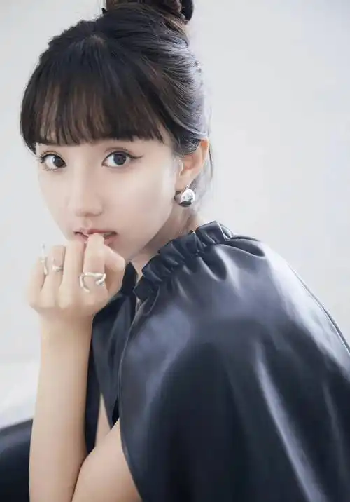 苏晓彤时尚写真:呆萌可爱,甜美靓丽