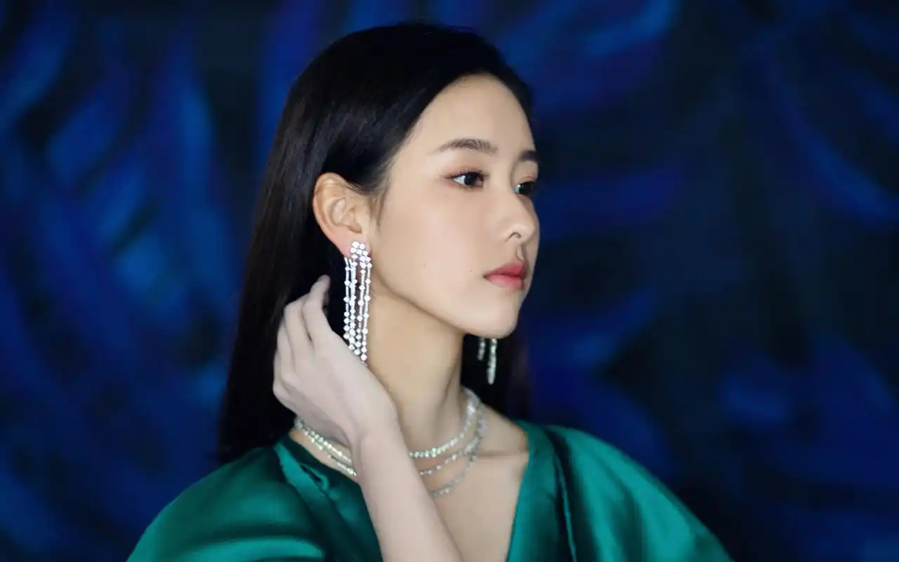 陈都灵复古优雅写真桌面壁纸