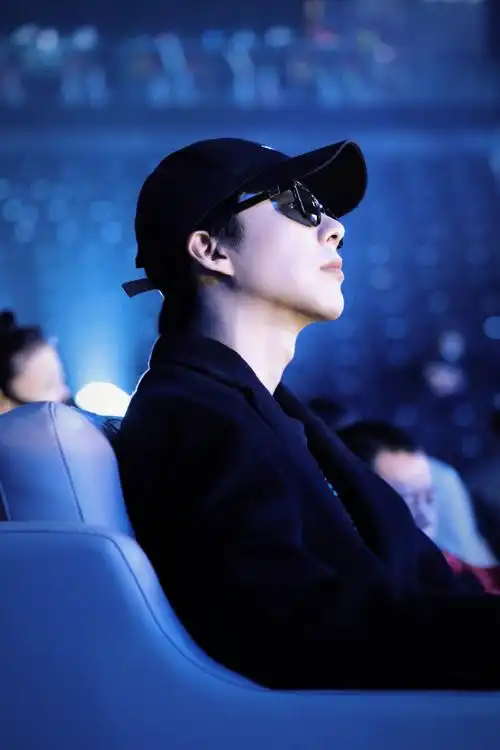 摩登兄弟刘宇宁彩排图继续掉落91他在舞台,我们在人海,等待这一期