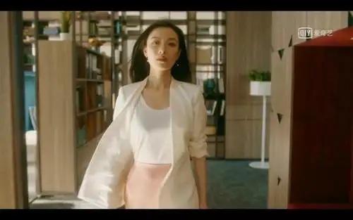 流金岁月倪妮带火了美人裙这种女人味太高级四季都能穿