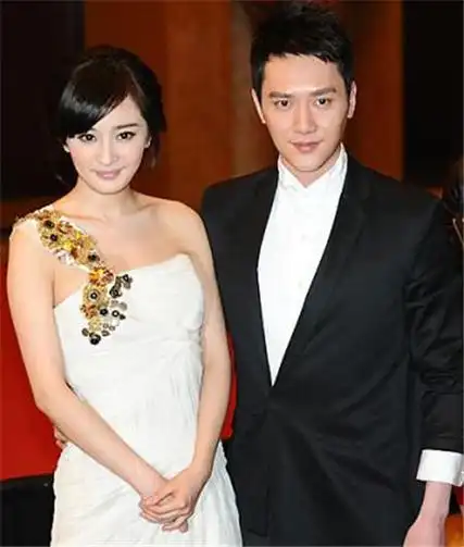 冯绍峰跟杨幂在一起了吗(爆冯绍峰因要求加吻戏得罪杨幂遭网友调侃)(2