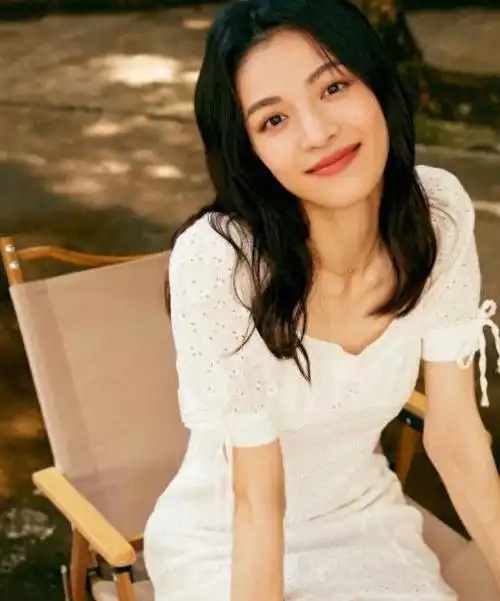 抛弃李现,pk杨颖,扬言做天后的钟楚曦,如今成为娱乐圈笑柄?