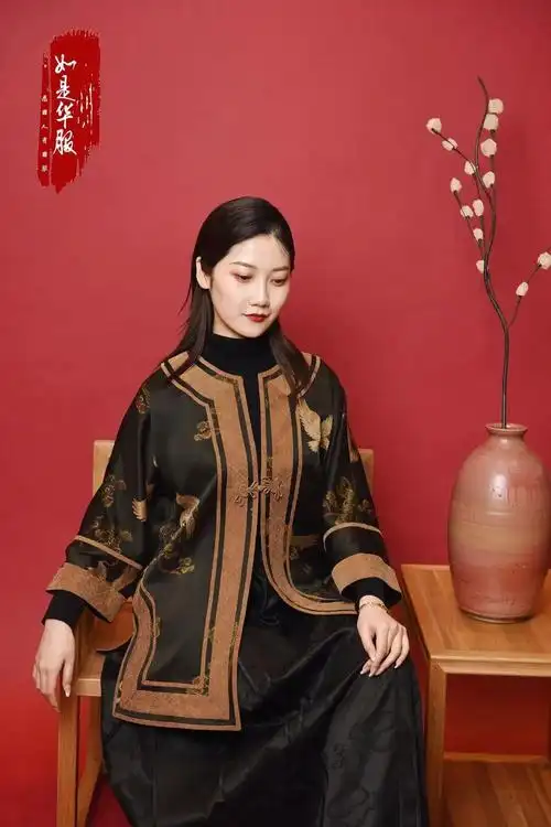 如是华服以香为云以响为金