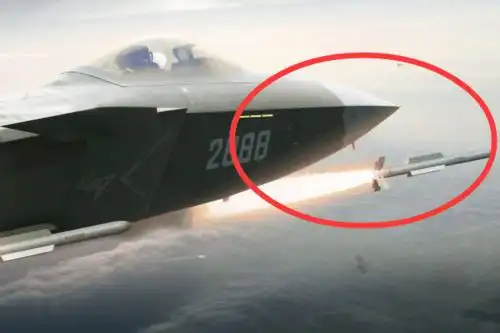 歼16战机将挂载霹雳15制导弹, 美日战机将迎来噩梦