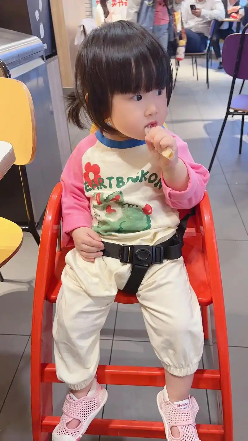 今天做个可爱的宝宝,在线卖萌接单#萌宝小吃货 - 抖音