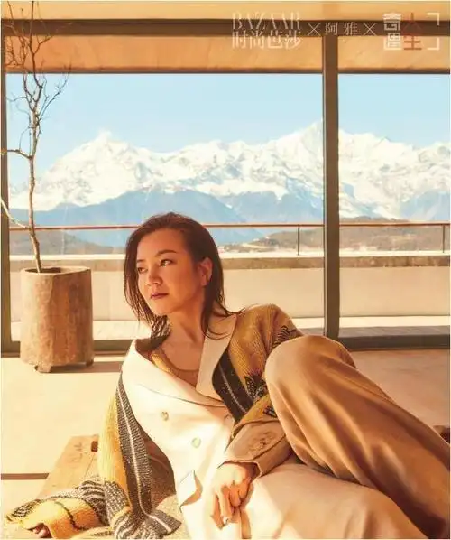 上探险之旅,和小s一起追踪野生大象的踪迹,和刘雯一起穿越冰冷的冰川