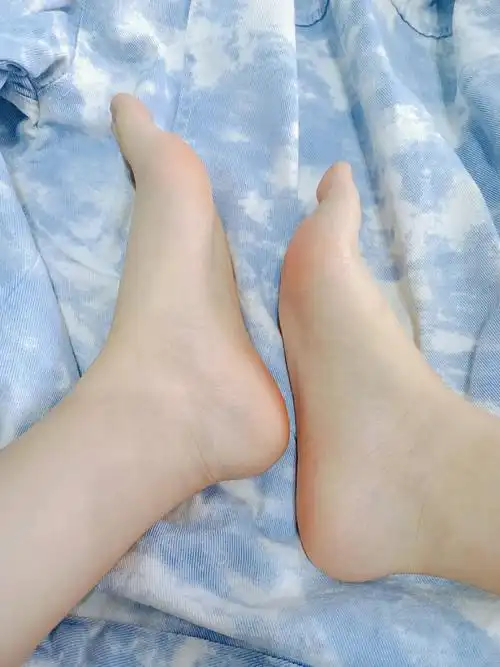 我的女盆友可以什么都不好就是脚要漂亮