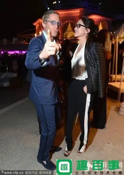 上海女主播朱珠与尤文图斯老板亮相戛纳派对