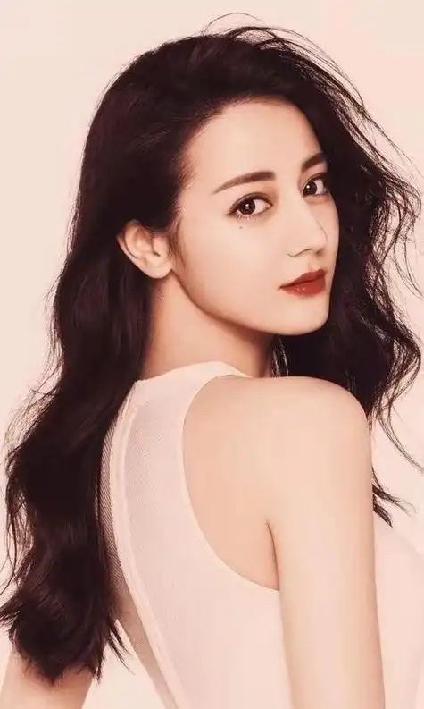 上榜理由:完美的古典气质第2名:刘亦菲上榜理由:完美,异域风情第3名