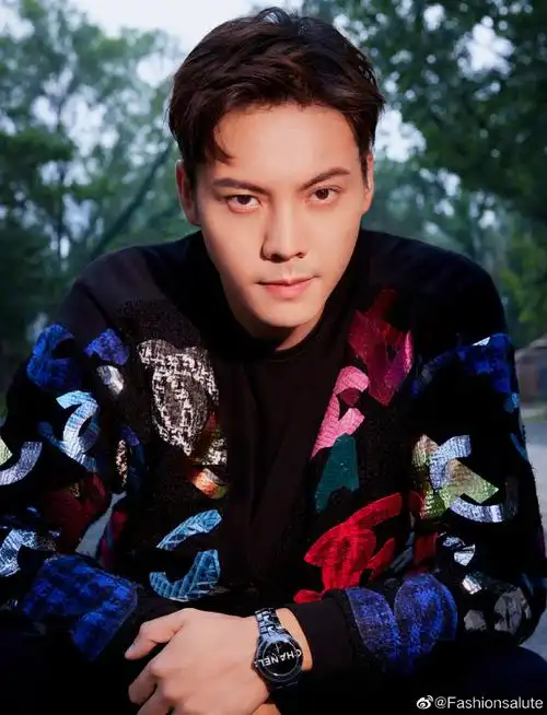 陈伟霆黑白故事感大片