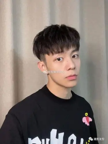 20岁以上的男生夏季发型怎么剪才帅剪这3款清爽帅气又有型