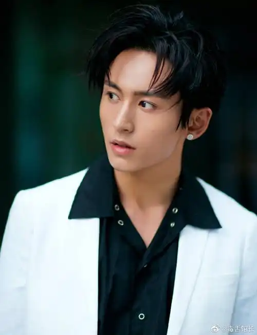 张哲瀚[超话]##我是女演员红绸大片