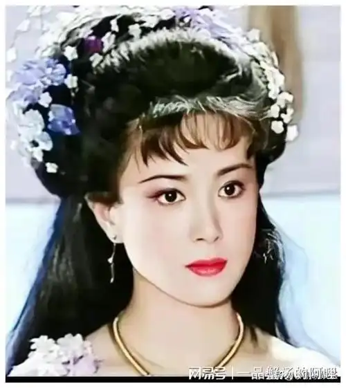 在众多角色中性感迷人的苏妲己扮演者傅艺伟更让人吸引眼球