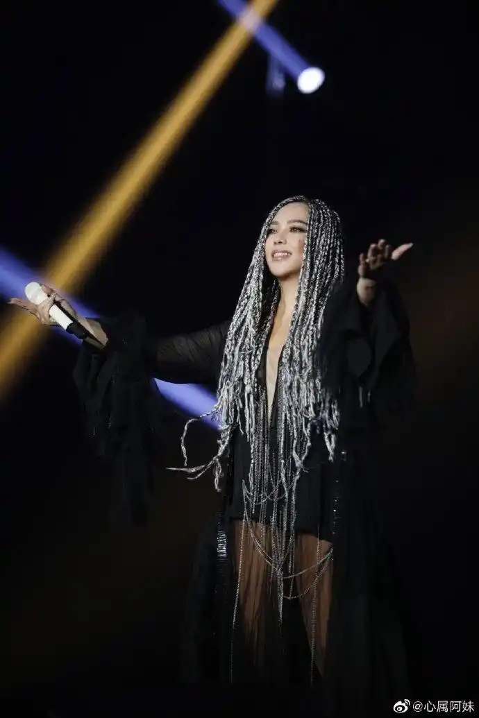 被绿了,哎听妹的歌治愈,希望下个♂对象和我一样