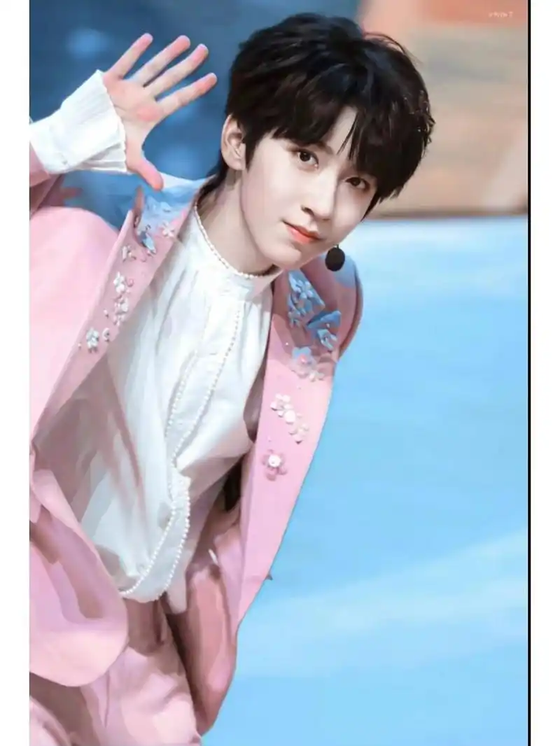 贺峻霖神图3✨ 贺儿神图第三弹耶✌ 抱走我滴贺儿嘿嘿嘿 太可爱啦