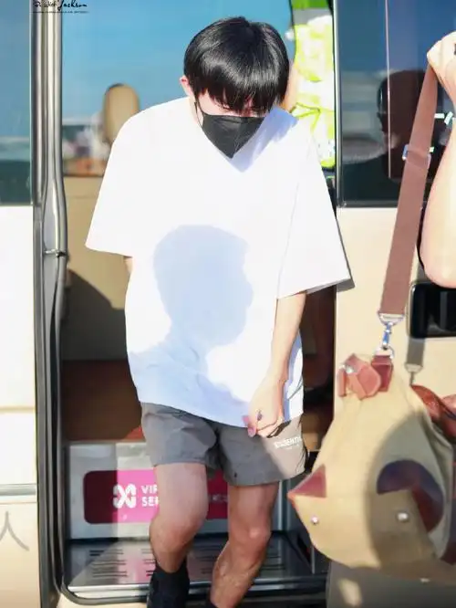 易烊千玺小徐要开心(作者)08-21大家好像都在关注玺子的腿毛易小文