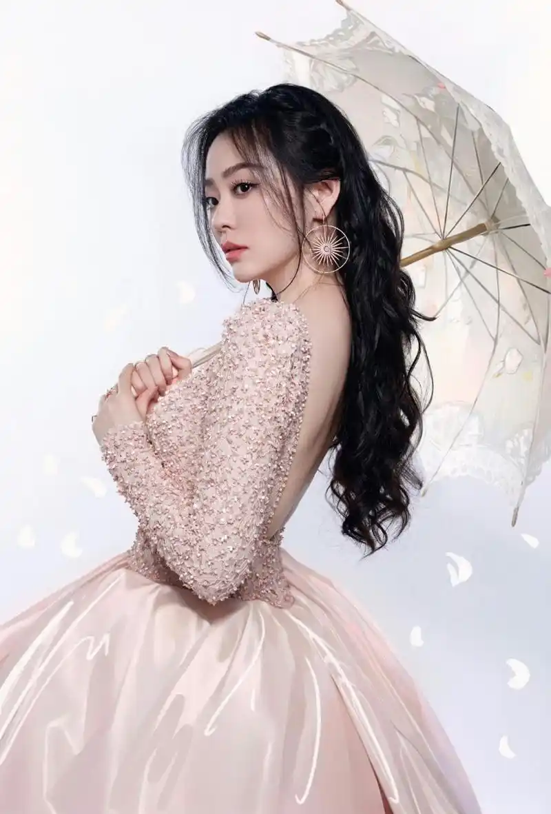 张靓颖,玫瑰美背美丽迷人 #张靓颖