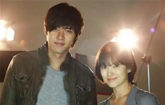 世纪复合成真宋慧乔玄彬被曝深夜约会女方遛狗视频也有玄机