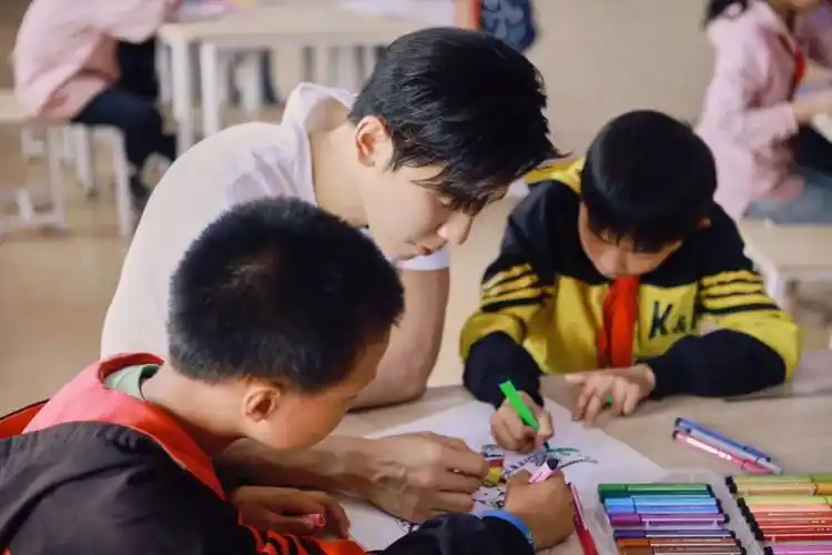 与王子异一起重返童年童心未泯所遇皆甜