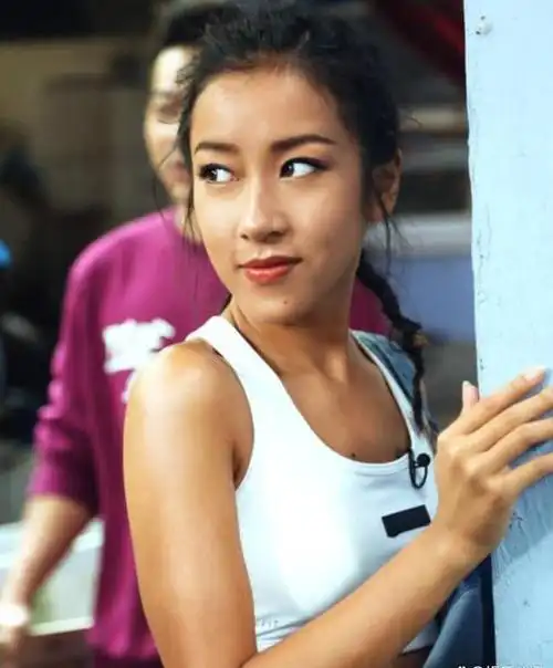 回顾吉克隽逸:卖惨炫富当小婊,立了10年的"淳朴"人设崩塌了