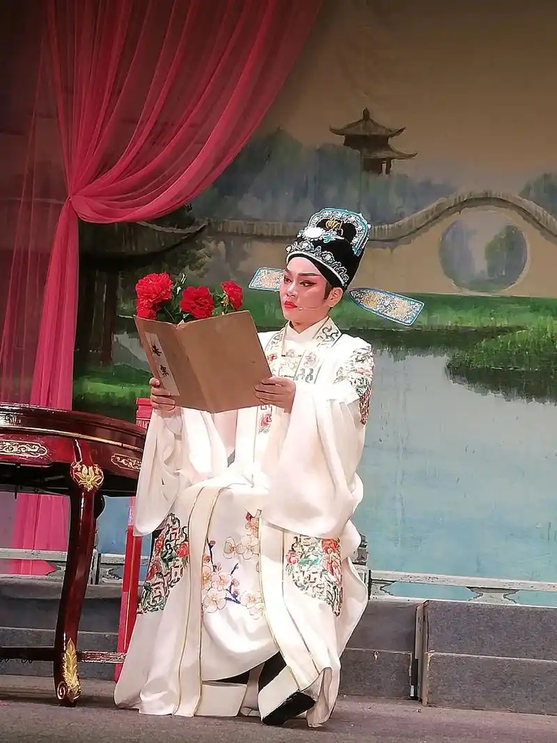 宁海小百花越剧团优秀青年演员裘玉萍桃花井剧照希望广大戏迷朋友多多