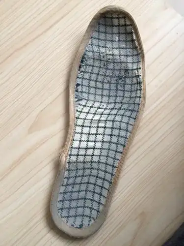 我是汗脚,昨天新买的鞋垫穿的还不到12小时就成这样了,布鞋基本一月一