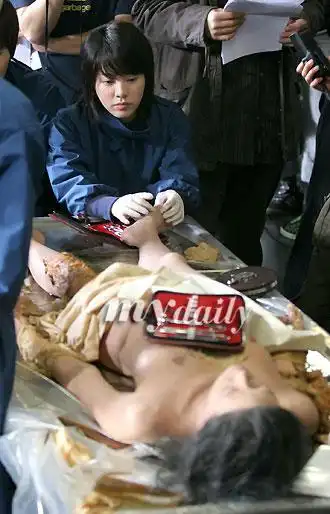 解剖学教室拍摄现场公开韩智敏等解剖尸体