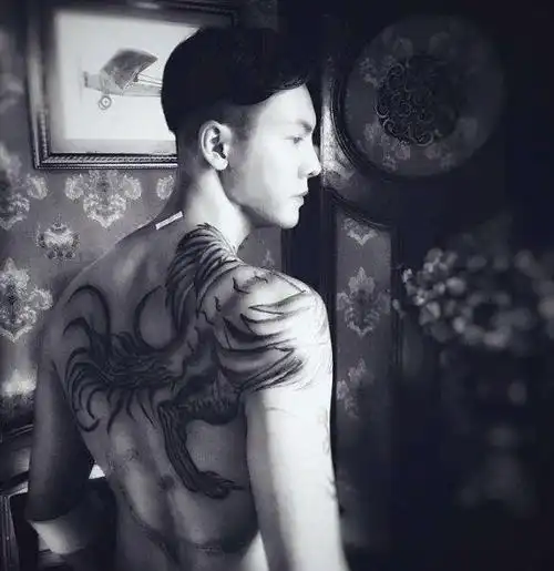 穷奇纹身有什么忌讳 完整的穷奇纹身得多少钱 本文共(920字)