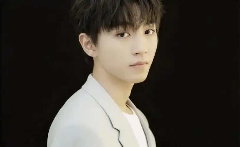 帅气魅力王俊凯壁纸_最迷人的偶像小凯