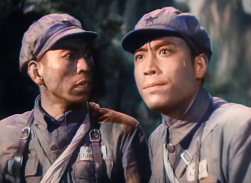 电影智取华山故事两位群演坠崖牺牲钱壮飞女儿演反派